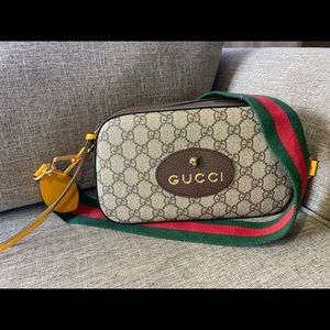 GUCCI GG Supreme Messenger Bag (Unisex)